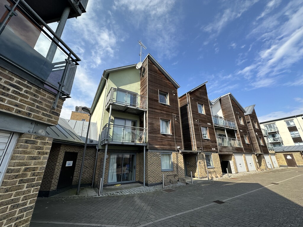 1 bed Apartment for rent in Essex. From Martin & Co - Colchester