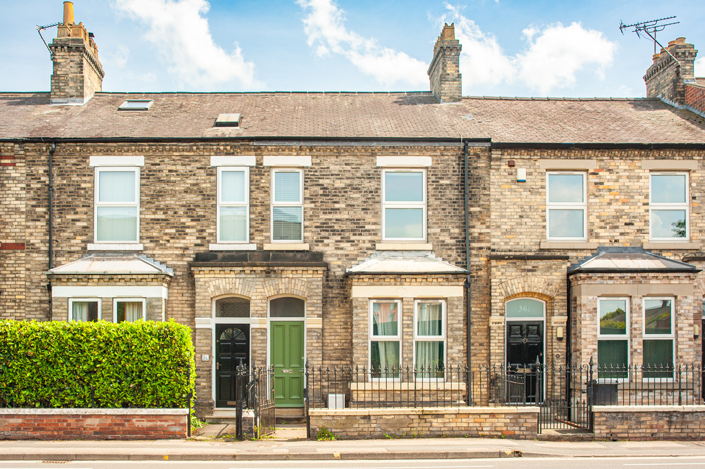 2 bed 1st Floor Flat for rent in Heslington. From Martin & Co - York