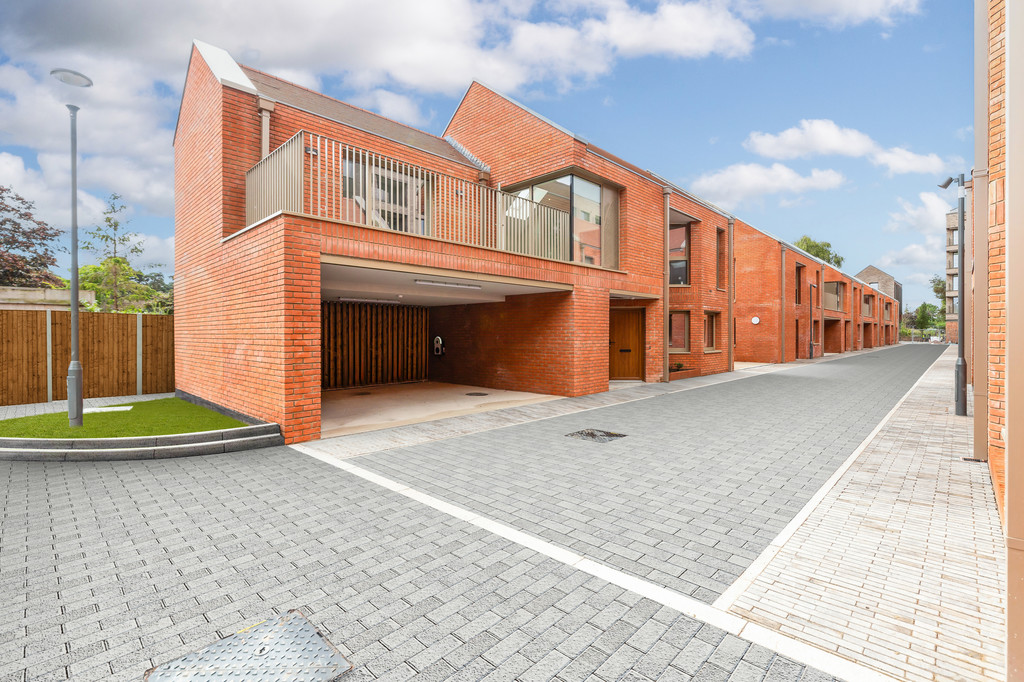 3 bed Mews for rent in Sheerwater. From Martin & Co - Woking
