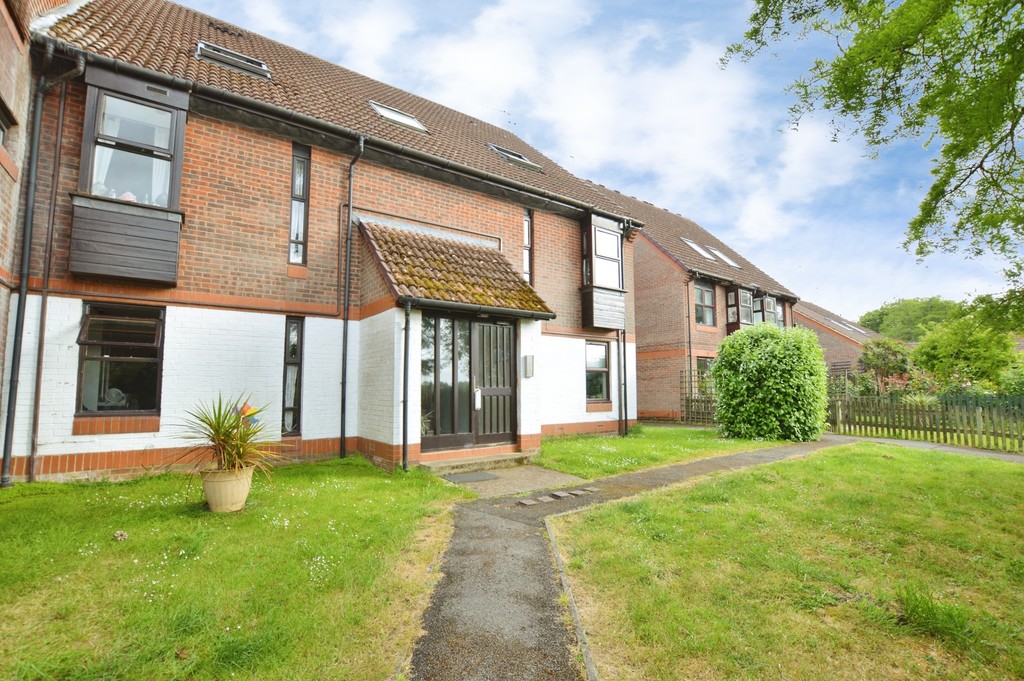 0 bed Studio for rent in Surrey. From Martin & Co - Woking