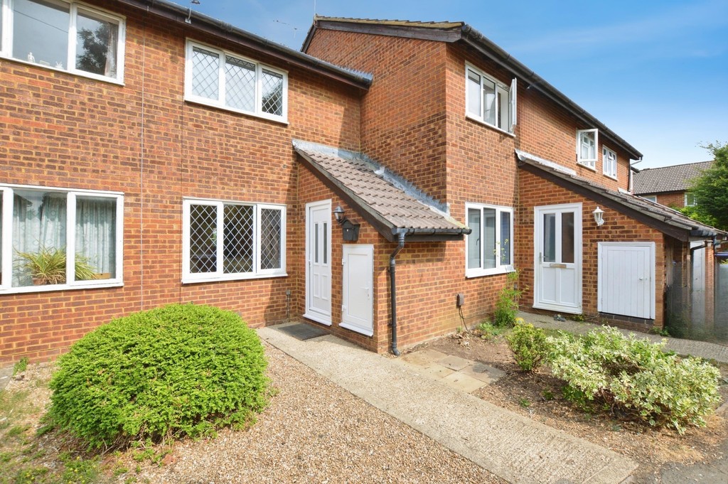2 bed Mid Terraced House for rent in Surrey. From Martin & Co - Woking