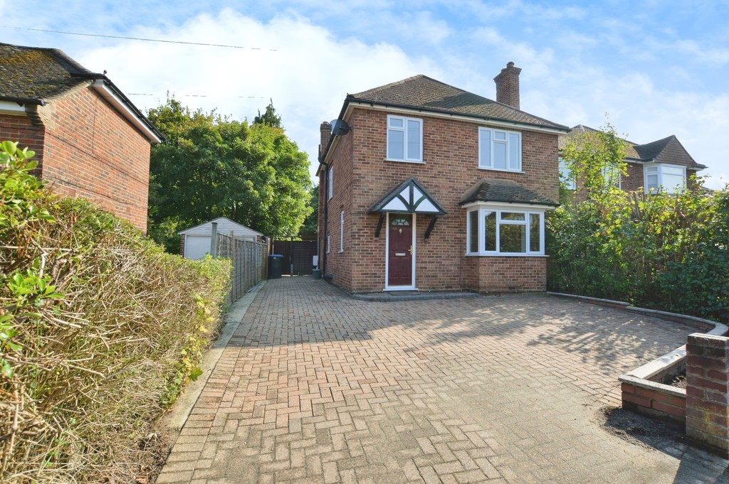 3 bed Detached for rent in Pyle Hill. From Martin & Co - Woking