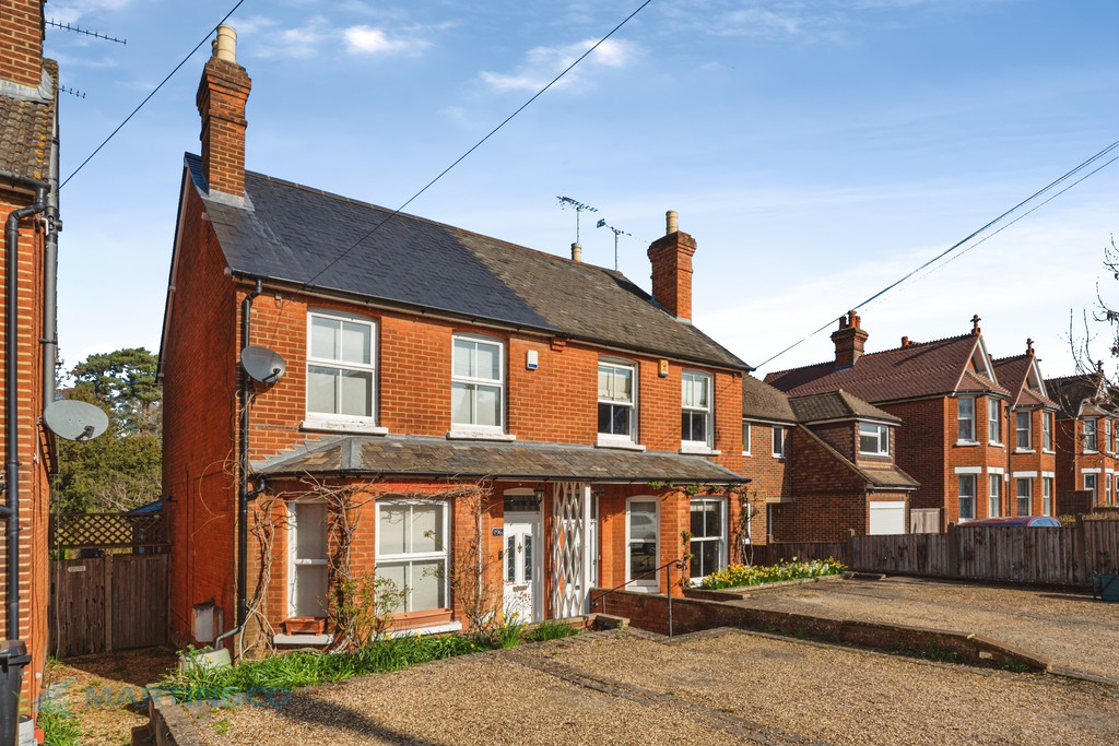 2 bed Semi Detached for rent in Surrey. From Martin & Co - Woking 2 bed Semi Detached for rent in Surrey. From Martin & Co - Woking