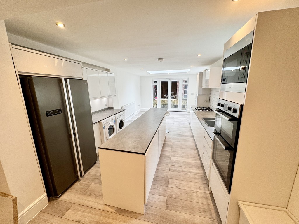 4 bed Semi-Detached House for rent in Guildford. From Martin & Co - Guildford