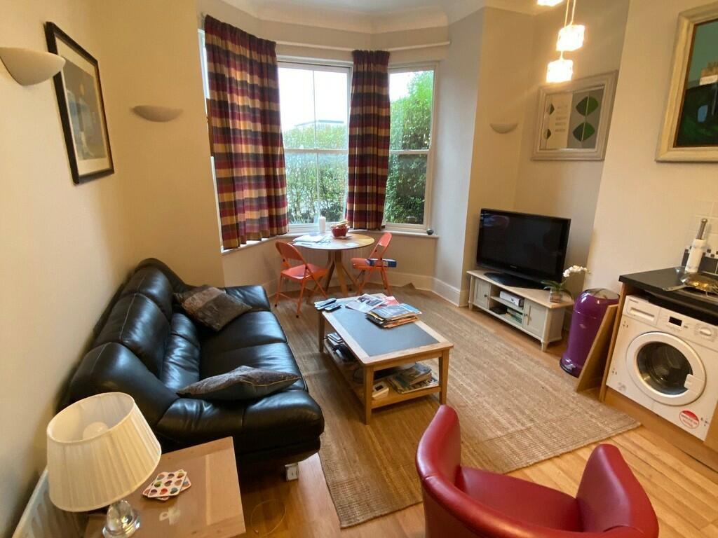 2 bed Flat for rent in Guildford. From Martin & Co - Guildford