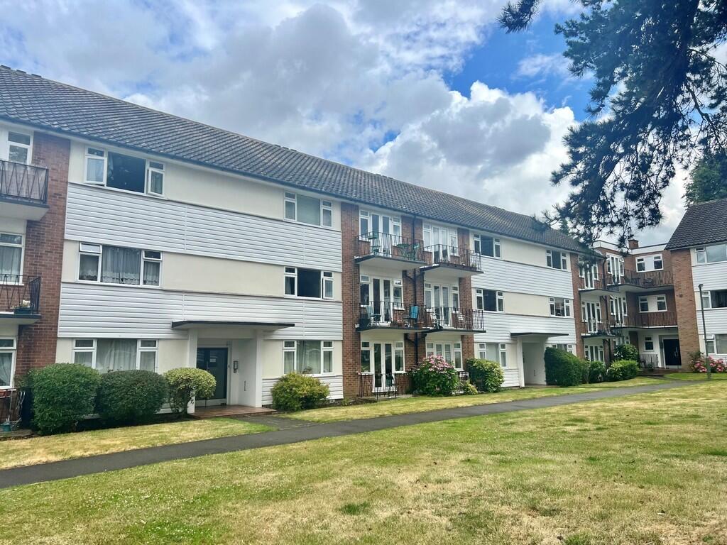 2 bed Apartment for rent in Guildford. From Martin & Co - Guildford