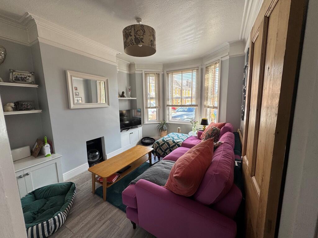 3 bed Semi Detached for rent in Guildford. From Martin & Co - Guildford 3 bed Semi Detached for rent in Guildford. From Martin & Co - Guildford