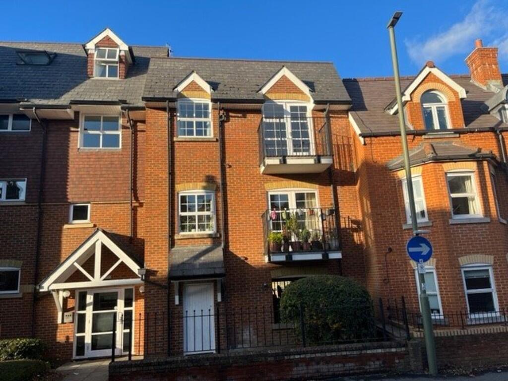 1 bed Apartment for rent in Guildford. From Martin & Co - Guildford