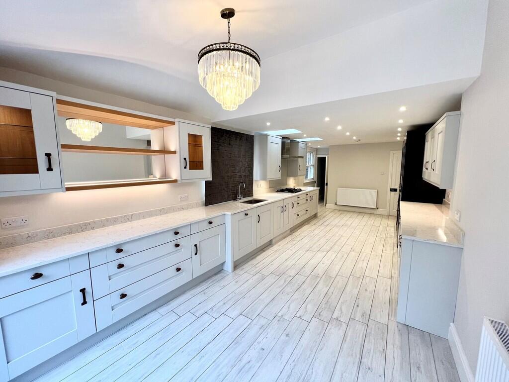 3 bed Semi Detached for rent in Guildford. From Martin & Co - Guildford