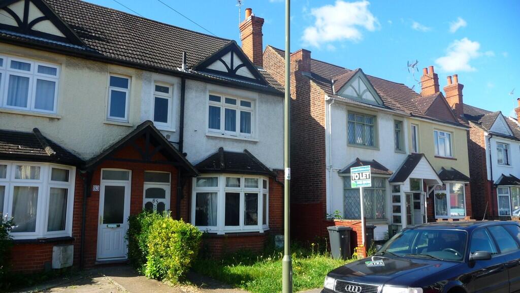 4 bed Semi Detached for rent in Guildford. From Martin & Co - Guildford 4 bed Semi Detached for rent in Guildford. From Martin & Co - Guildford