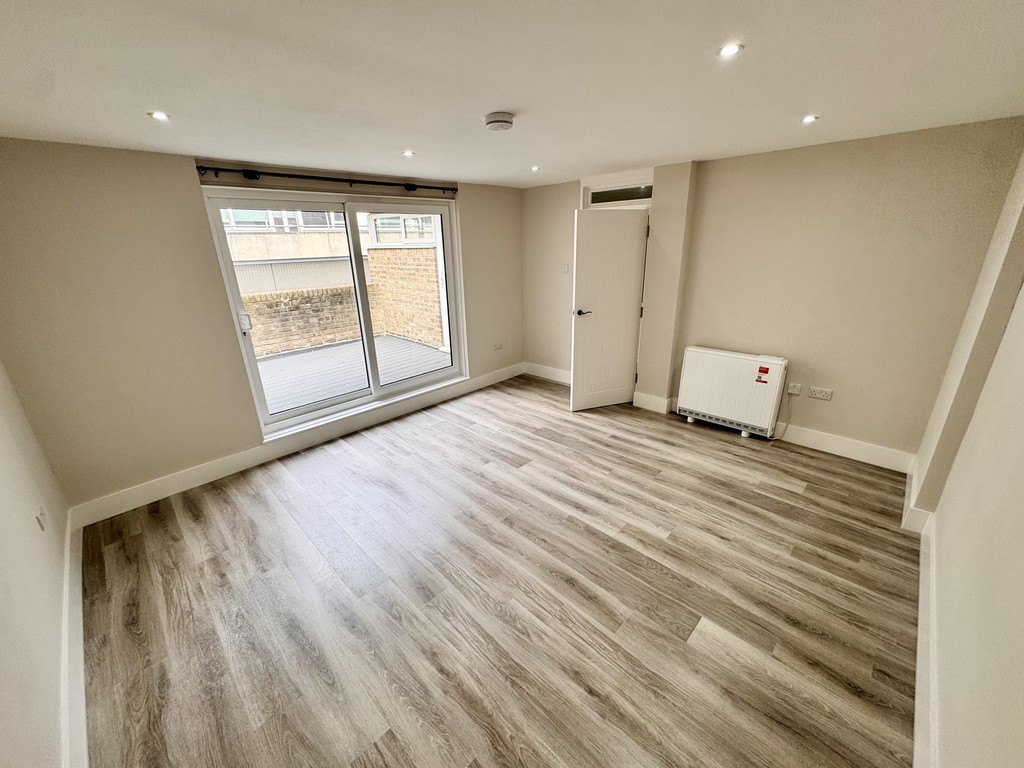 2 bed Apartment for rent in Guildford. From Martin & Co - Guildford