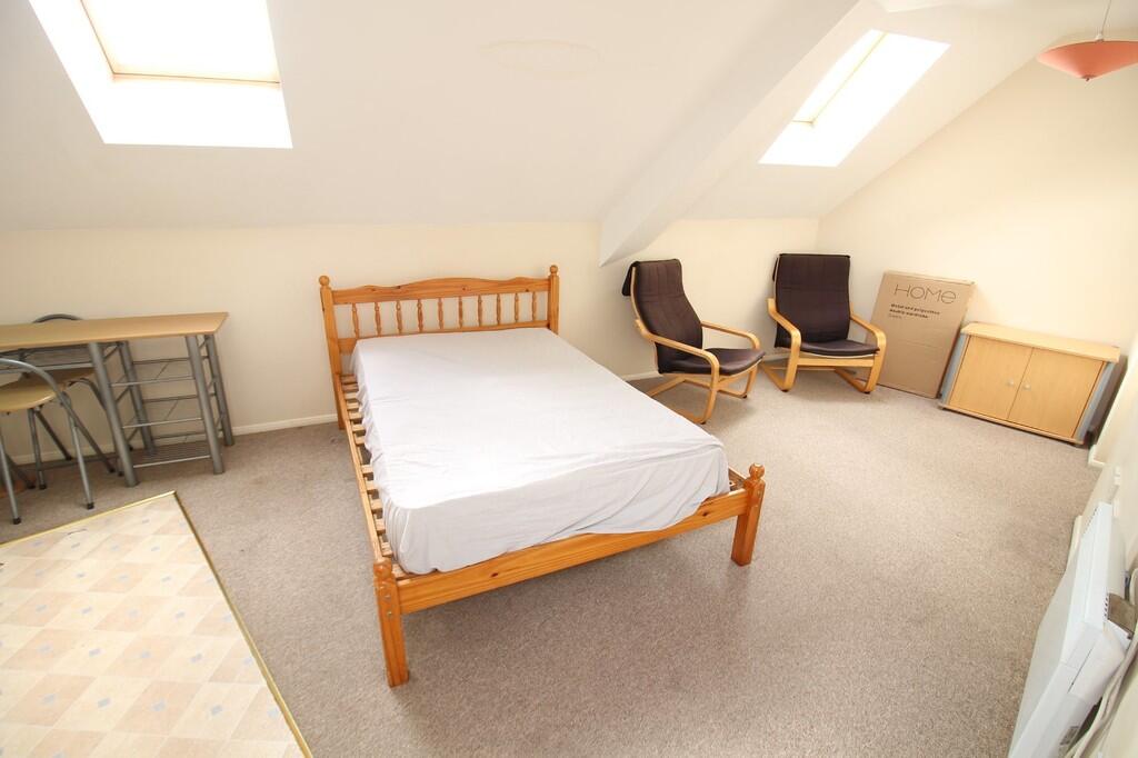 4 bed Apartment for rent in Guildford. From Martin & Co - Guildford