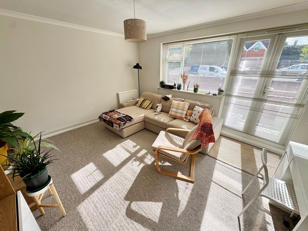 2 bed 1st Floor Flat for rent in Guildford. From Martin & Co - Guildford
