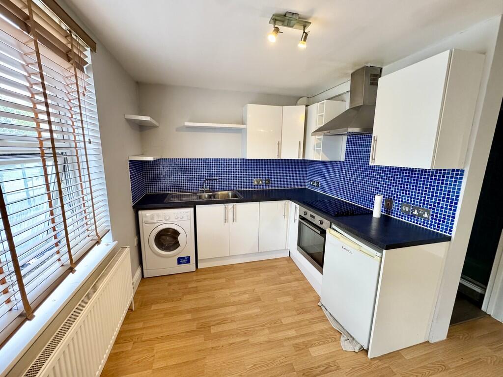 1 bed 1st Floor Flat for rent in Guildford. From Martin & Co - Guildford