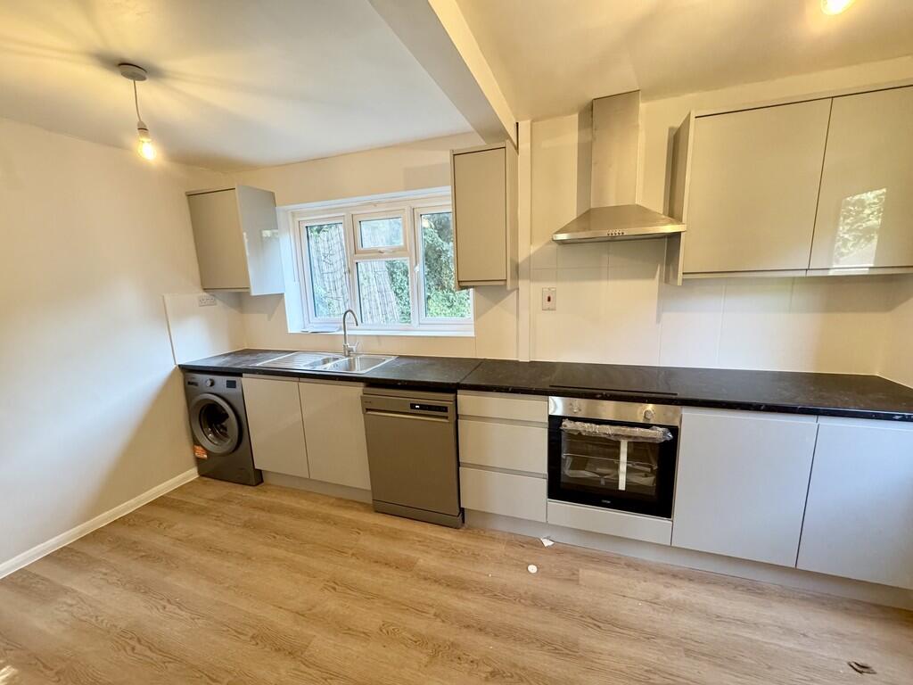 2 bed Semi Detached for rent in Guildford. From Martin & Co - Guildford