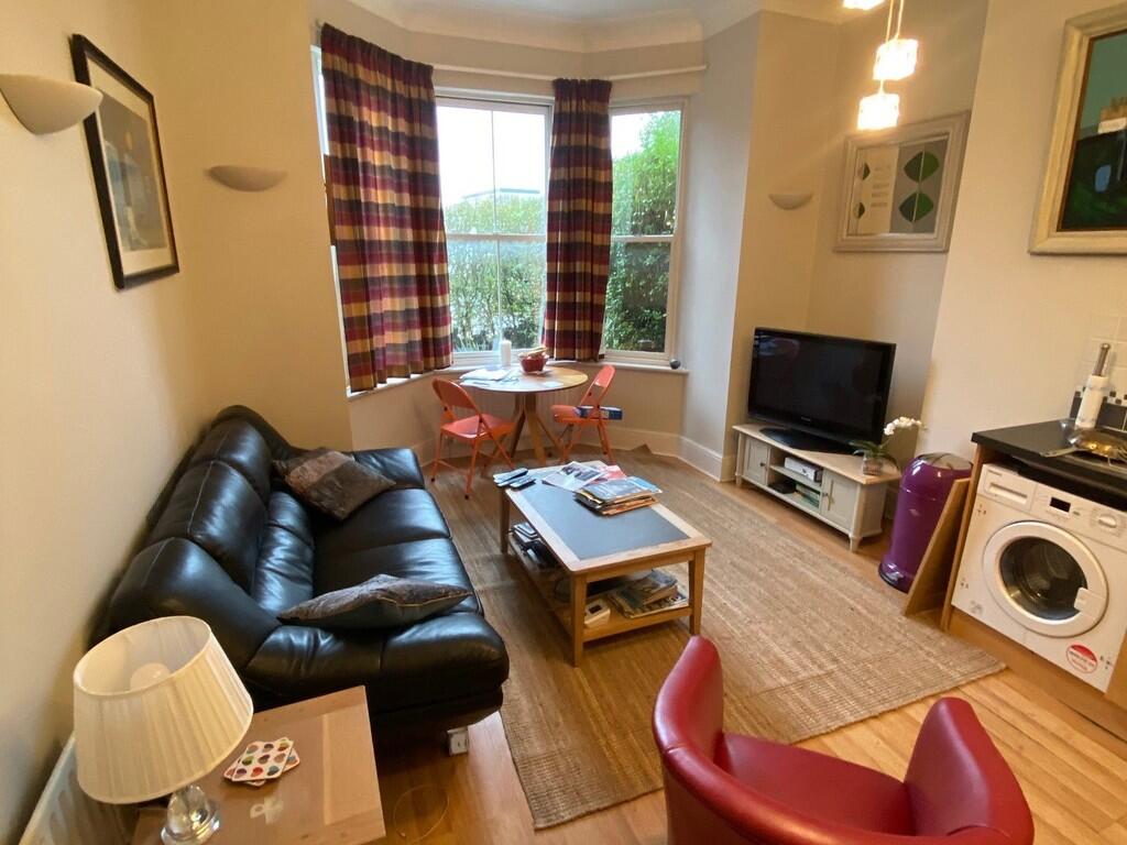 2 bed 1st Floor Flat for rent in Guildford. From Martin & Co - Guildford