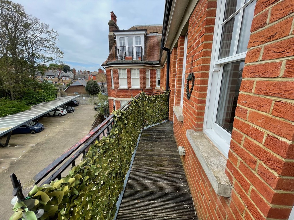 2 bed Apartment for rent in Friston. From Martin & Co - Eastbourne