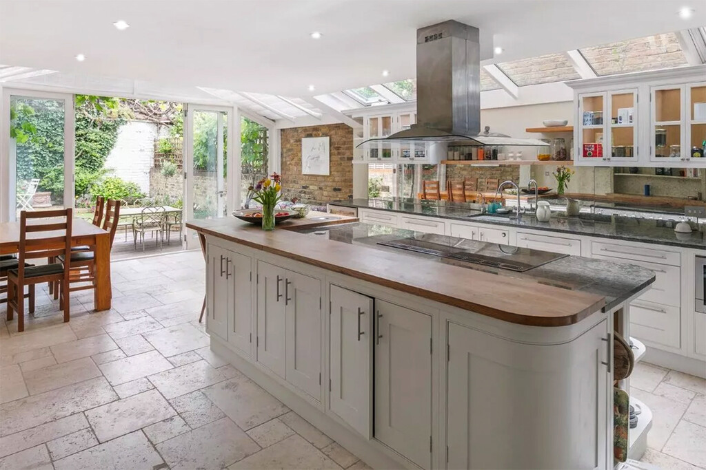 5 bed Mid Terraced House for rent in London. From Martin & Co - Chelsea