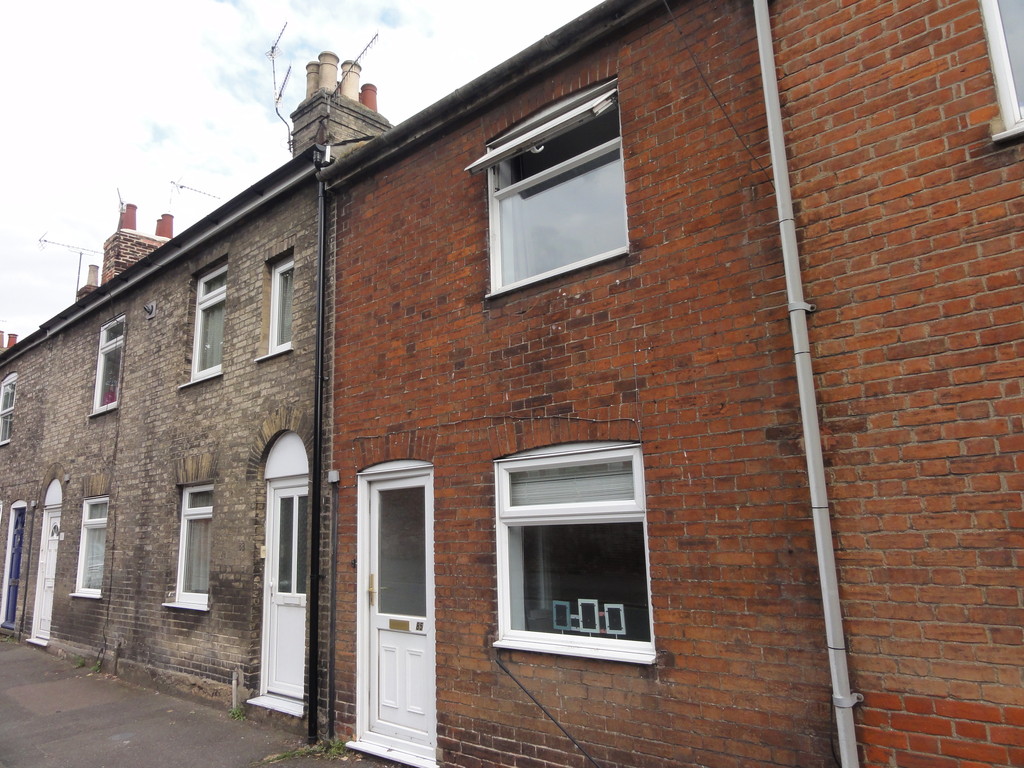 2 bed Mid Terraced House for rent in Suffolk. From Martin & Co - Bury St Edmunds
