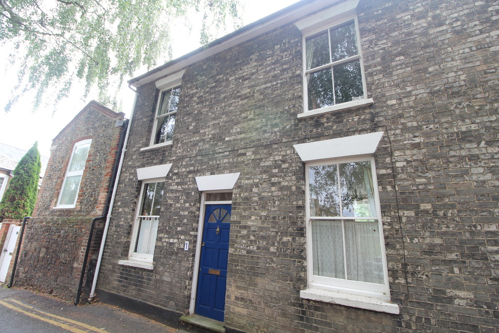 2 bed Mid Terraced House for rent in Suffolk. From Martin & Co - Bury St Edmunds