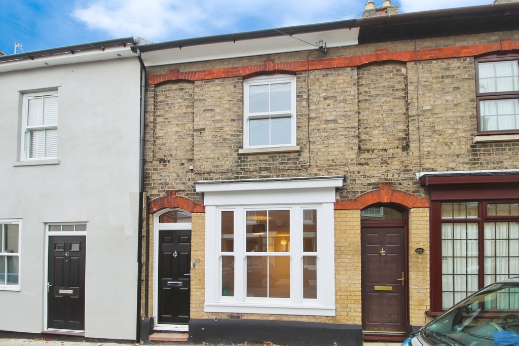 2 bed Mid Terraced House for rent in Suffolk. From Martin & Co - Bury St Edmunds