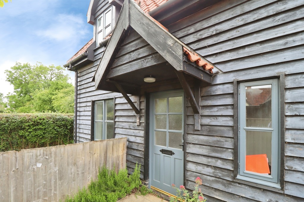 2 bed Detached for rent in Stowmarket . From Martin & Co - Bury St Edmunds