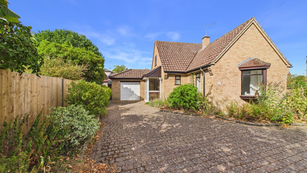 4 bed Detached for rent in Woolpit. From Martin & Co - Bury St Edmunds 4 bed Detached for rent in Woolpit. From Martin & Co - Bury St Edmunds