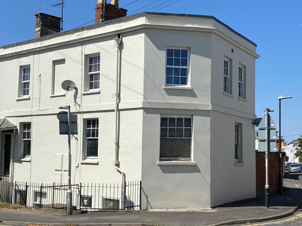 2 bed Apartment for rent in Glos. From Martin & Co - Cheltenham
