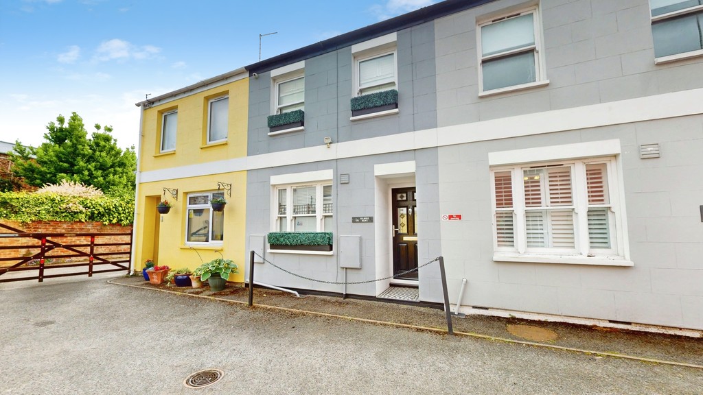 2 bed Mid Terraced House for rent in Leckhampton Hill. From Martin & Co - Cheltenham 2 bed Mid Terraced House for rent in Leckhampton Hill. From Martin & Co - Cheltenham