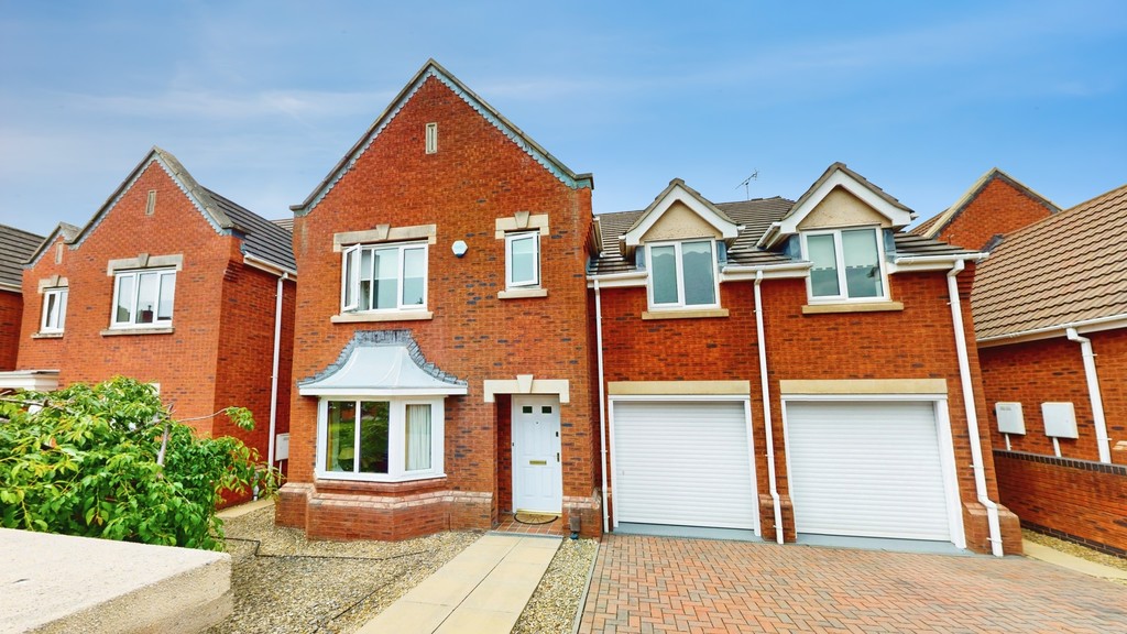 5 bed Detached for rent in Glos. From Martin & Co - Cheltenham 5 bed Detached for rent in Glos. From Martin & Co - Cheltenham