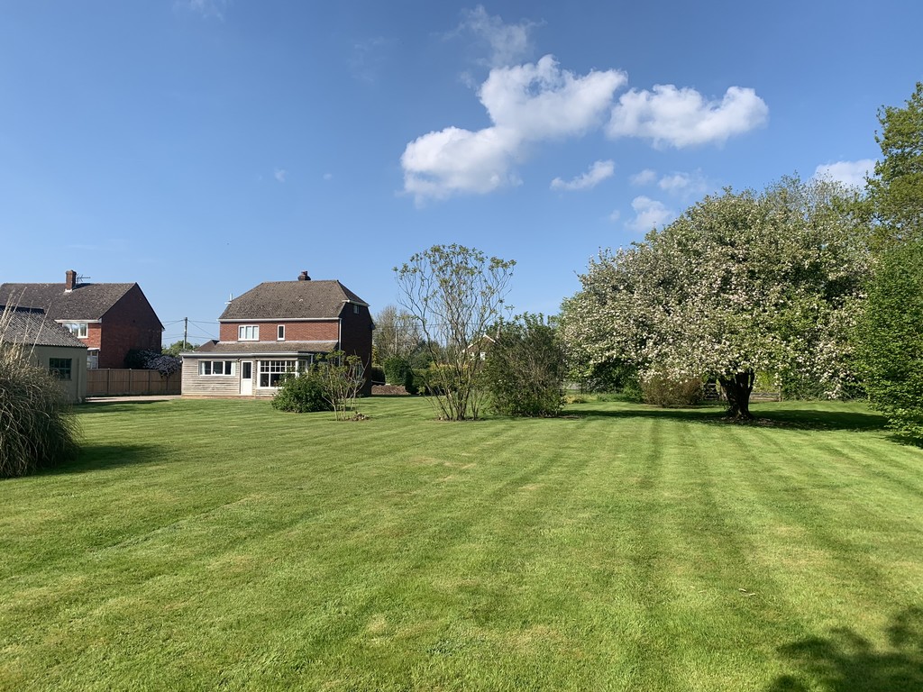 3 bed Detached House for rent in Canterbury. From Martin & Co - Ashford