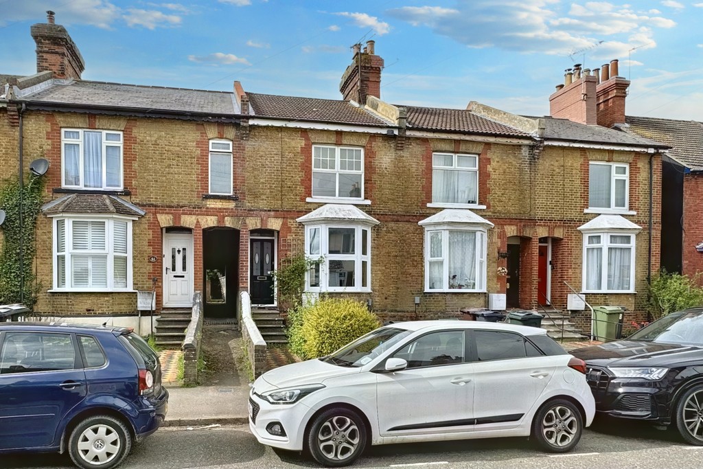 3 bed Mid Terraced House for rent in Kent. From Martin & Co - Ashford