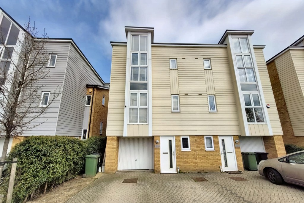 3 bed Town House for rent in Kent. From Martin & Co - Ashford