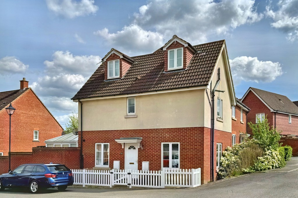 4 bed Semi-Detached House for rent in Kent. From Martin & Co - Ashford