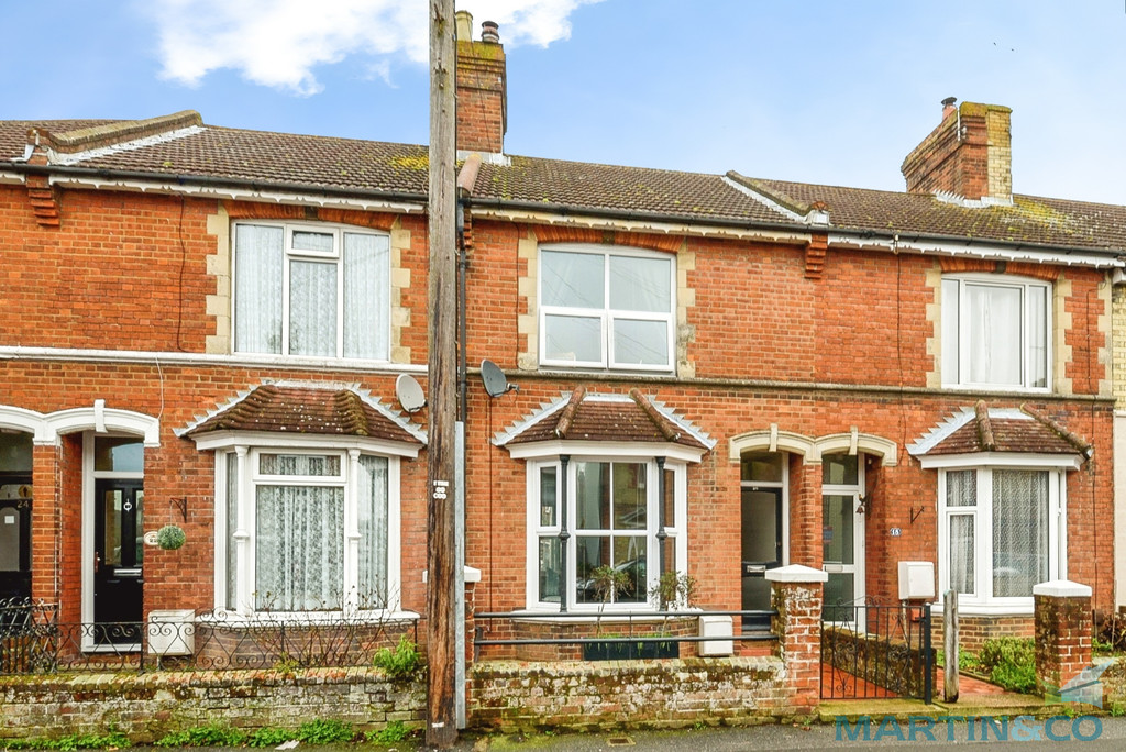 3 bed Mid Terraced House for rent in England. From Martin & Co - Ashford