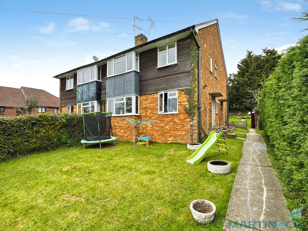 2 bed Apartment for rent in Kent. From Martin & Co - Ashford