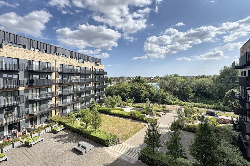 2 bed Apartment for rent in Kent. From Martin & Co - Ashford
