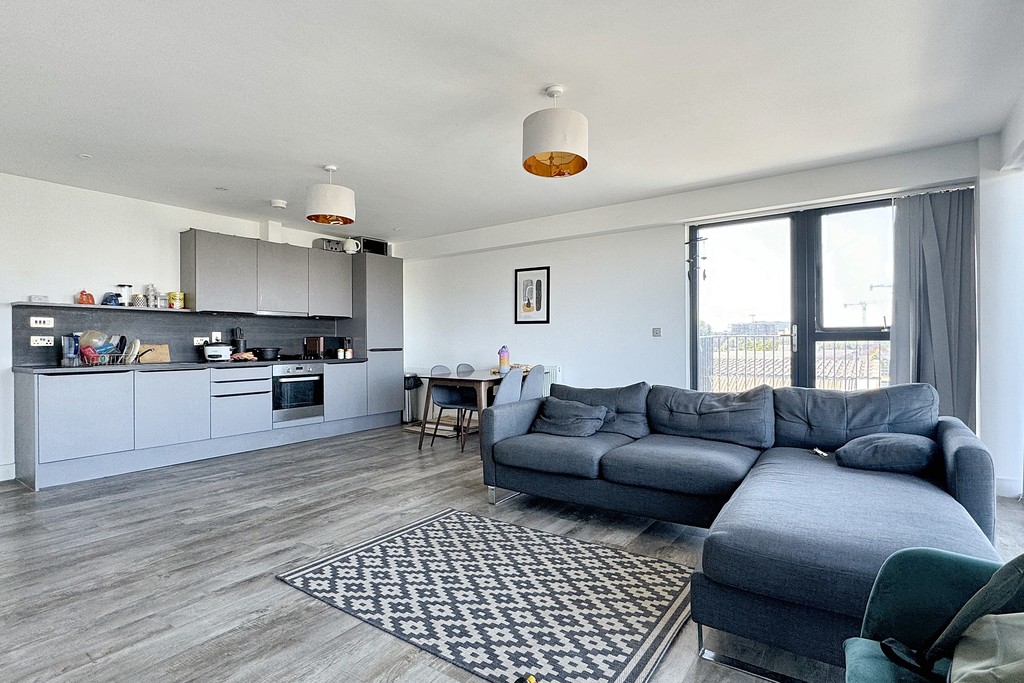 2 bed Apartment for rent in Ashford. From Martin & Co - Ashford
