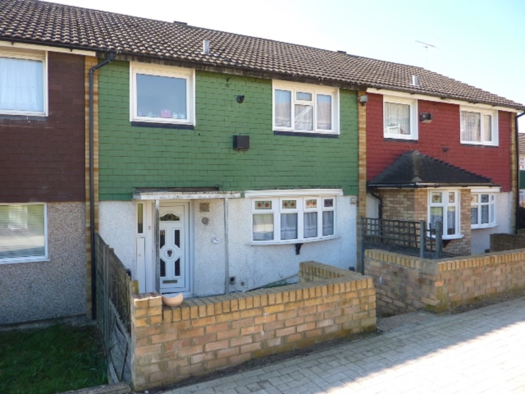 3 bed Mid Terraced House for rent in Ashford. From Martin & Co - Ashford