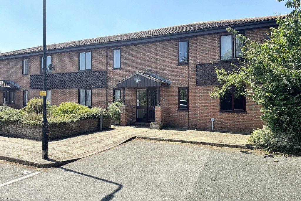 2 bed 1st Floor Flat for rent in Canterbury. From Martin & Co - Ashford