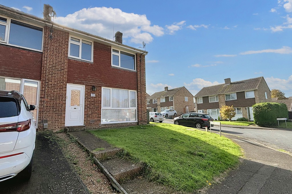 3 bed End of Terrace for rent in Ashford. From Martin & Co - Ashford
