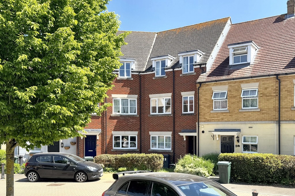 4 bed Town House for rent in Kent. From Martin & Co - Ashford