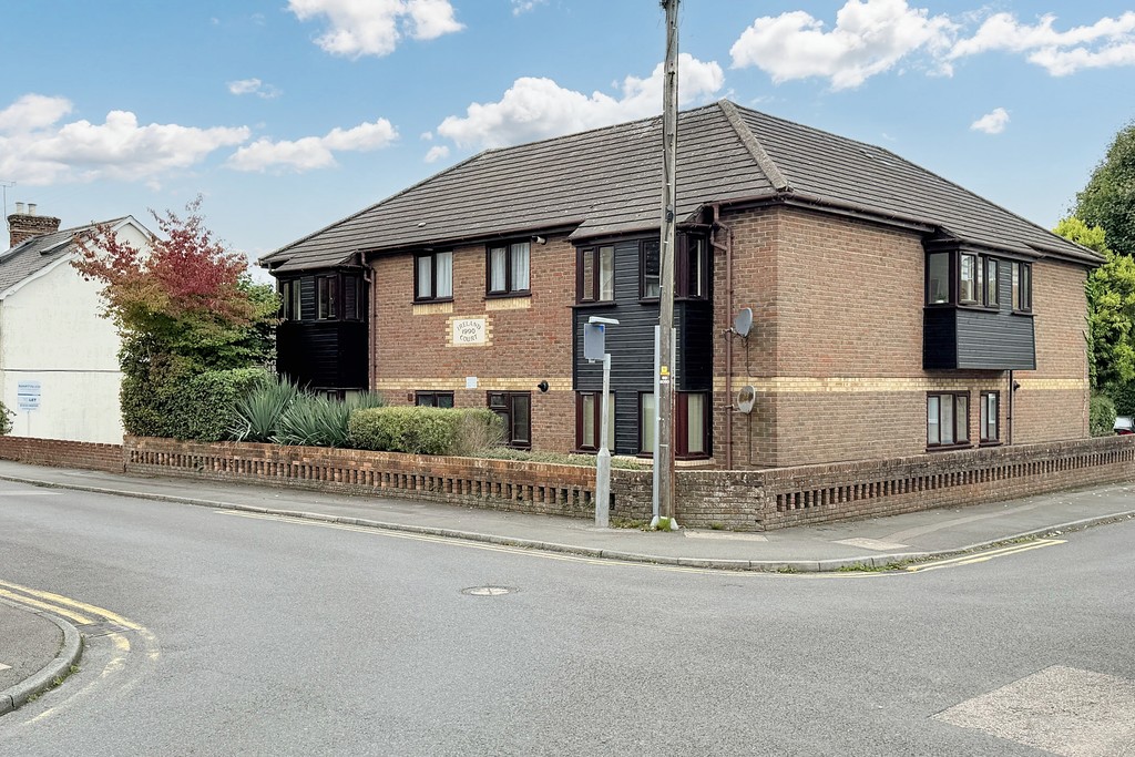 1 bed Apartment for rent in Ashford. From Martin & Co - Ashford