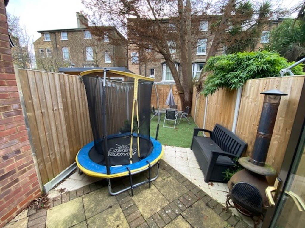 3 bed Mid Terraced House for rent in London. From Martin & Co - Sutton