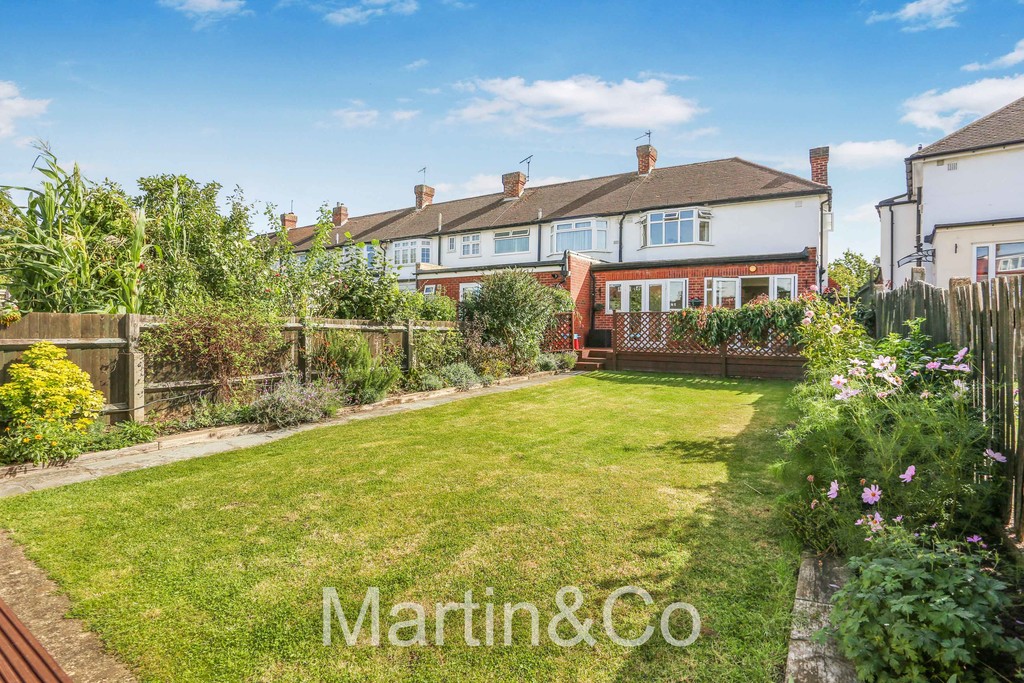 3 bed End Terraced House for rent in Worcester Park. From Martin & Co - Sutton