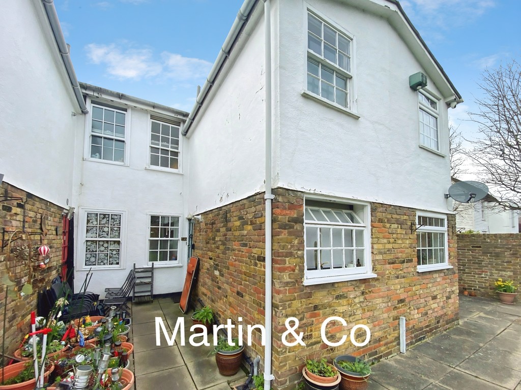 2 bed Cottage for rent in Surrey. From Martin & Co - Sutton 2 bed Cottage for rent in Surrey. From Martin & Co - Sutton