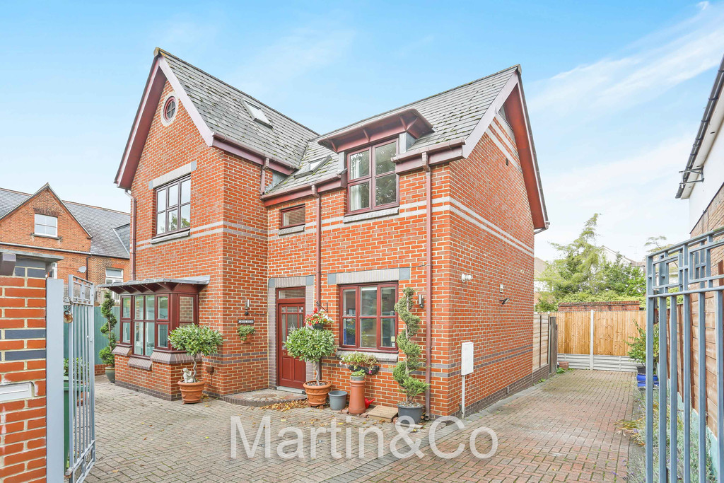 3 bed Detached for rent in Surrey. From Martin & Co - Sutton 3 bed Detached for rent in Surrey. From Martin & Co - Sutton