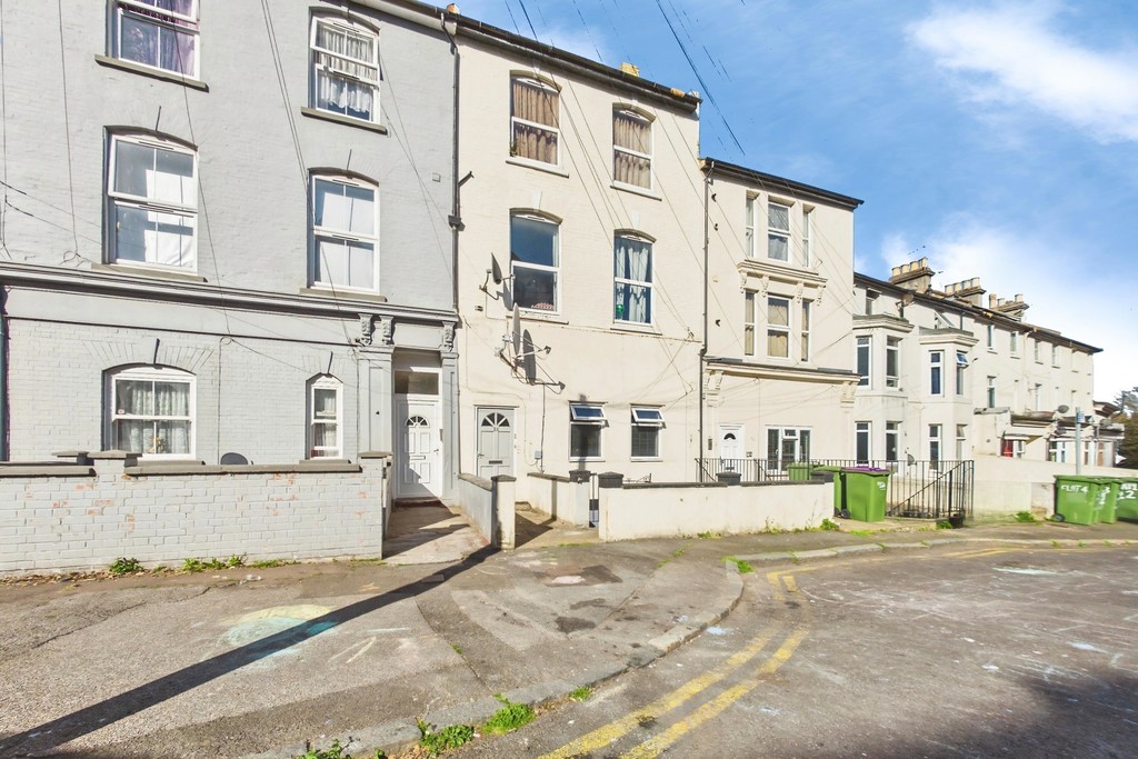1 bed Apartment for rent in Kent. From Martin & Co - Hythe