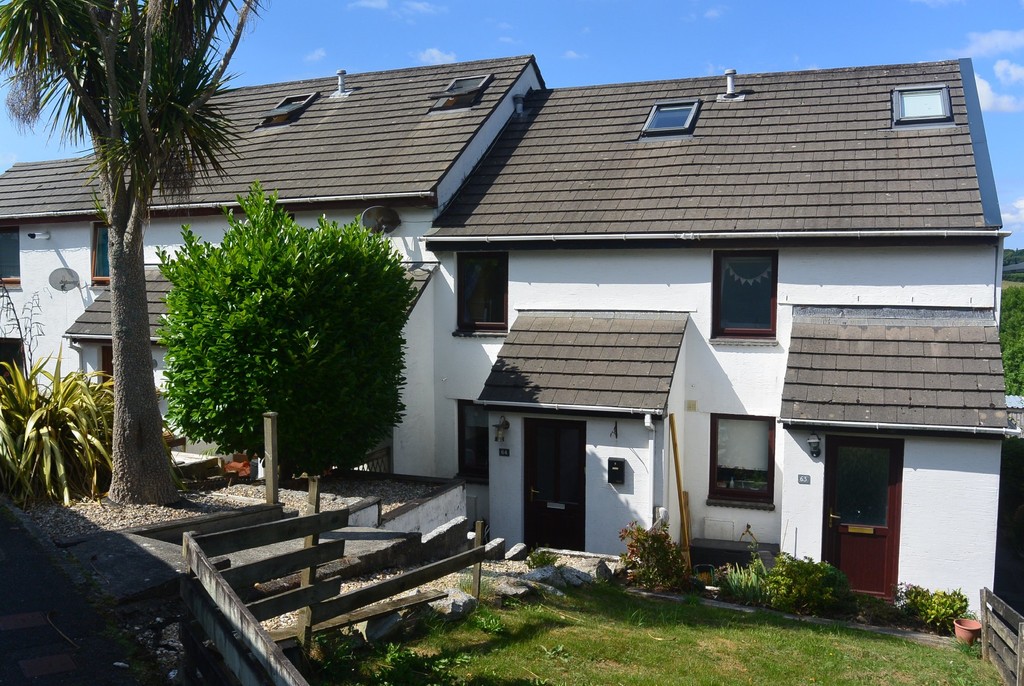 3 bed Mid Terraced House for rent in Cornwall. From Martin & Co - Falmouth