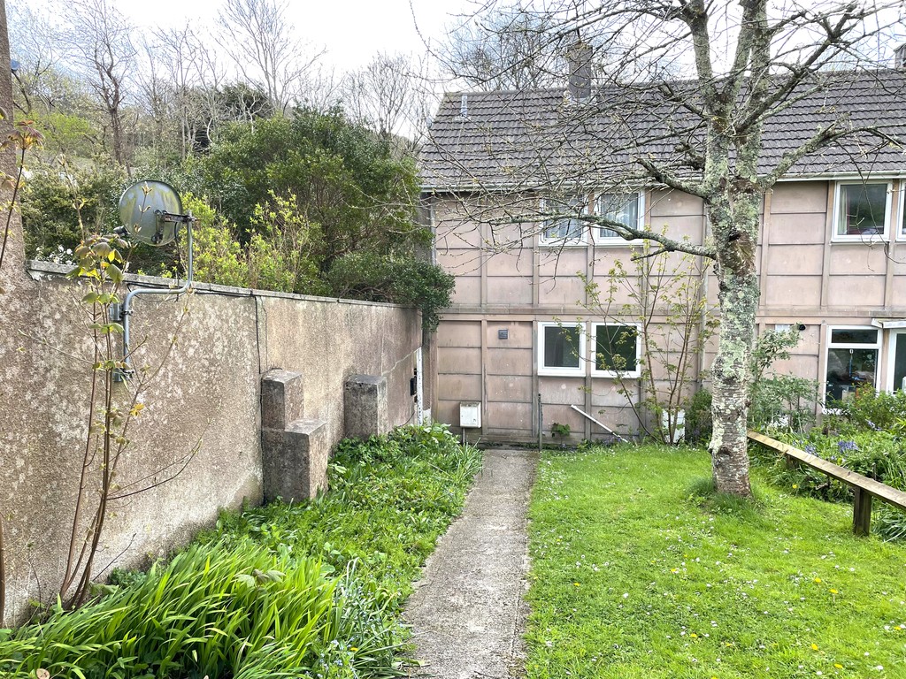 2 bed End Terraced House for rent in Cornwall. From Martin & Co - Falmouth